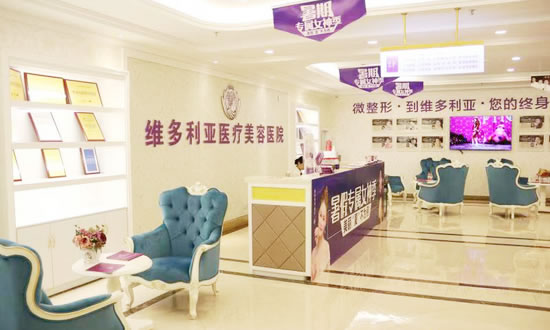 在打造品牌形象的进程中，维多利亚积极引入具高水准管家型服务体系，全员实施顾客满意度管理，坚持为顾客提供标准化、特色化、个性化、定制化的温馨与尊贵式服务。