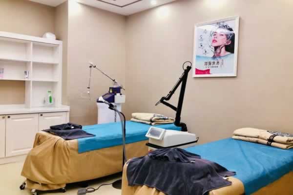 惠州汇美华鑫医疗美容不仅有身体塑性，面部整形美容方面的项目，还有口腔牙科美容，本院的医生团队都是专业的整形外科医生，手术经验丰富，用心打造每一例手术。