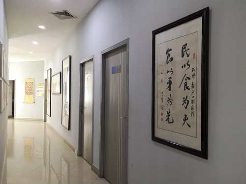 致力于打造出技术专业的牙齿美容组织 。鼎点口腔坚持不懈以“为顾客出示令人满意微笑”为服务宗旨，“为定点医疗机构及病人出示健全的口腔门诊技术性”为重任，“以民为本，开拓创新”为精神实质，出示人性化的服务宗旨和标准化、高质量的专业服务，为您塑造一个全新的口腔健康连锁。