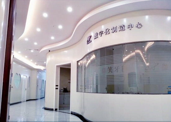 三亚微笑口腔医院是2011年由张福湖先生创建的，这个连锁机构截止到今年已经在乐东、海口、东方、黄流等地成立了分院，其医院规模庞大，环境优雅舒适，在海南省有着特别好的口碑。