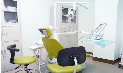 在华美口腔的牙齿治疗，更是专业细腻不断的服务项目，为病人订制专享的人性化牙齿健康管理方法档案，立即、全方位的系统管理方法和照顾患者的的牙齿健康，持续性地为顾客提供牙齿健康指导。