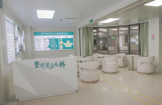 其中医疗经验丰富的博士生导师级医疗团队构成，倾心呈现尖刀上的造型艺术，设立了面部整形、眼部、鼻部整形、身体塑形等多种整容手术项目。