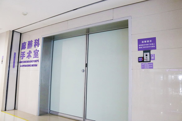 佛山禅城中心医院整形美容外科深得精英团队打造的必要性，由资质经验丰富的医师、技术专业的麻醉师、医师助手和助理等构成，为求美者出示基础的安全防范措施。