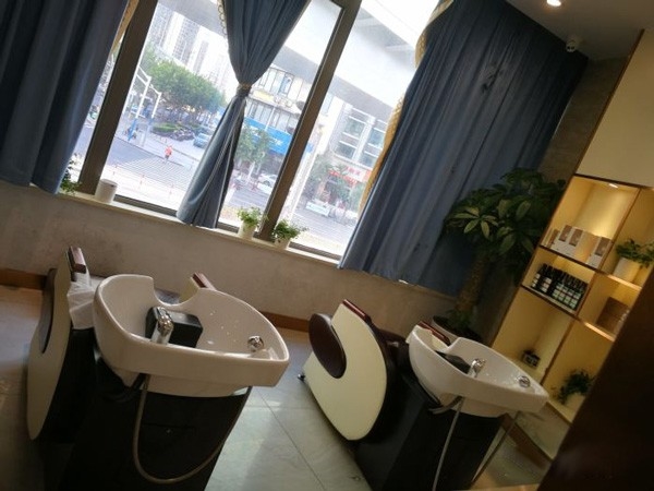 3D植发技术主要体现毛囊的提取、分离和种植，不同于传统技术。主要实现出毛量多百分之20，起浓密的效果受到业界人士的关注和喜爱。