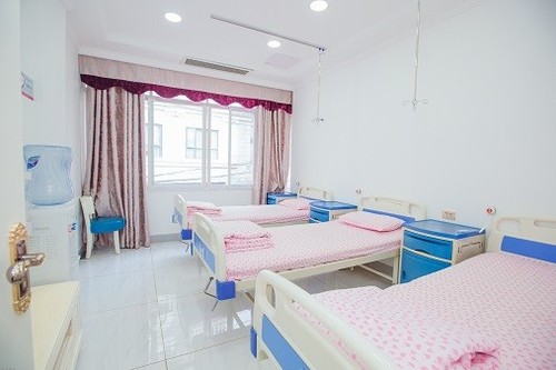 贵阳利美康医院以整形美容为主，是临床各科诊断治疗的综合医院。医院拥有5000平方米以上的营业面积、名列前茅环境、名列前茅设备配置、现有员工300多人，其中80%以上是大专文化程度，拥有优质职务医务人员80余人。在省内外享有很高的知名度。