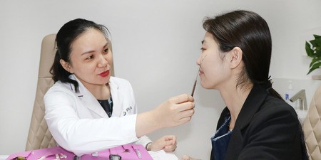 高尚的医学美容位于高尚的总部广州越秀公园旁，拥有万馀平方米的美丽圣地。设有微创整形中心、无创美容中心、整形修复重建中心、抗老化中心。