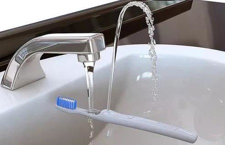 刷牙用冷水好还是热水好？